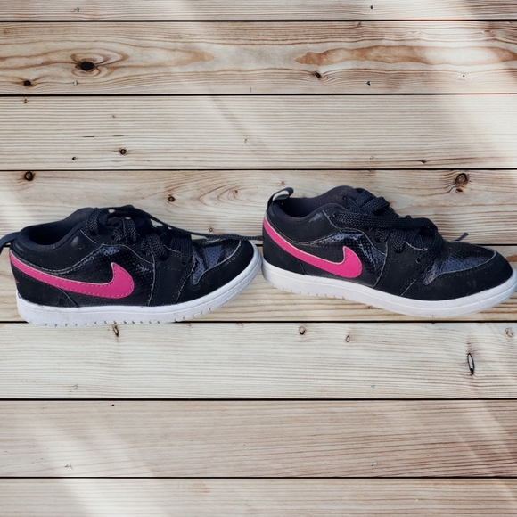 Nike Air Jordan Pink and Black - Picture 2 of 5